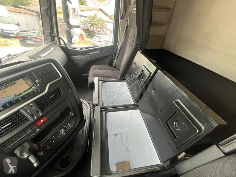 جرار Iveco 460