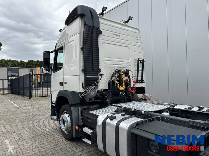 جرار Volvo - 388.765km - Volvo Dynamic Steering