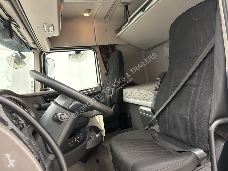 Тягач DAF XF  Space Cab