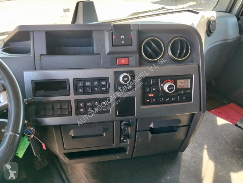 جرار Renault 480 XROAD TSeries