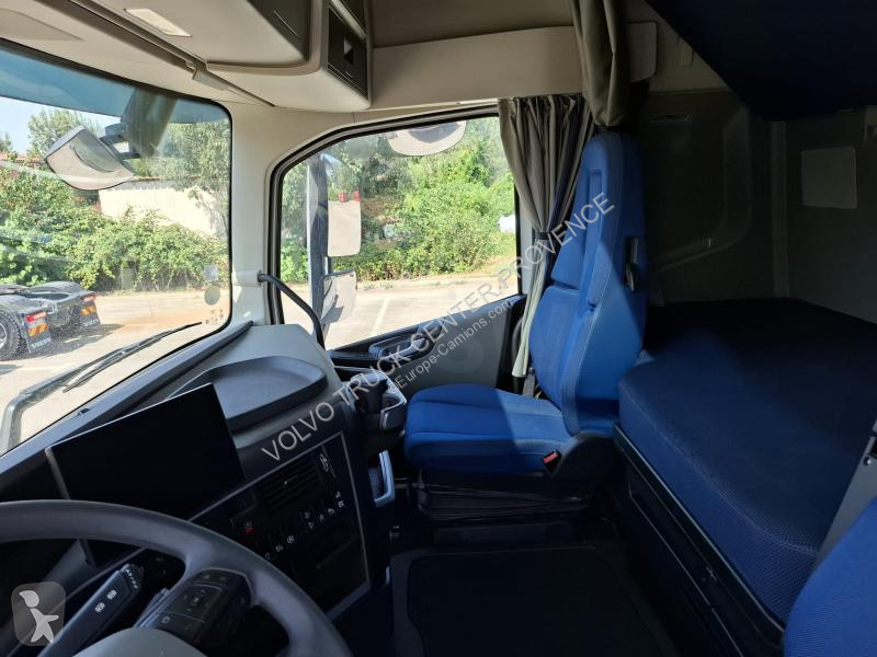 جرار Volvo 460