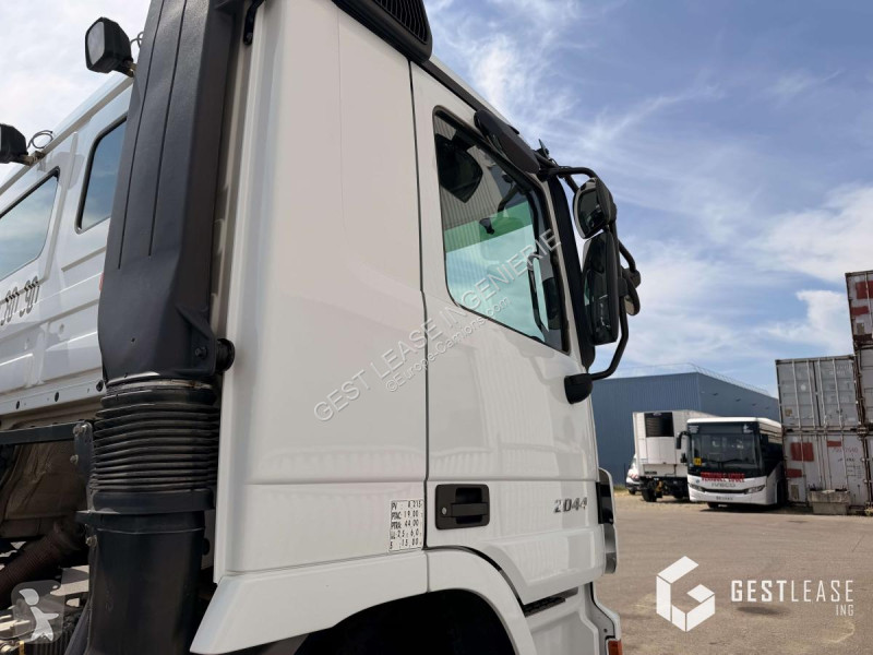 جرار Mercedes 2044