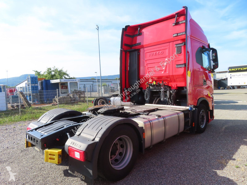 جرار Iveco S-Way 570 Intarder FZ.231