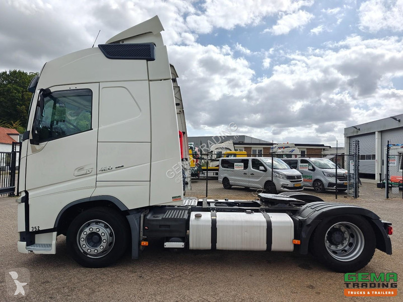 جرار Volvo 420 4X2 GlobeTrotter Euro 6B -...