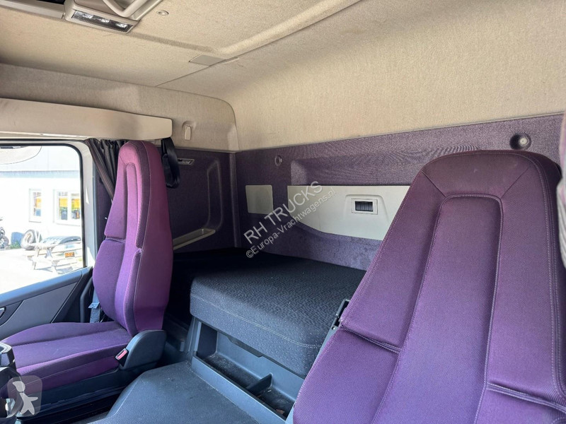 جرار Volvo 380 4X2 EURO 6
