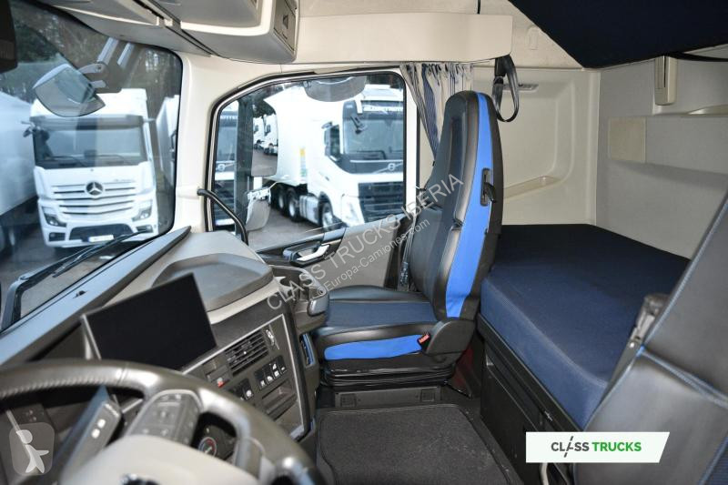جرار Volvo 500 Globetrotter XL