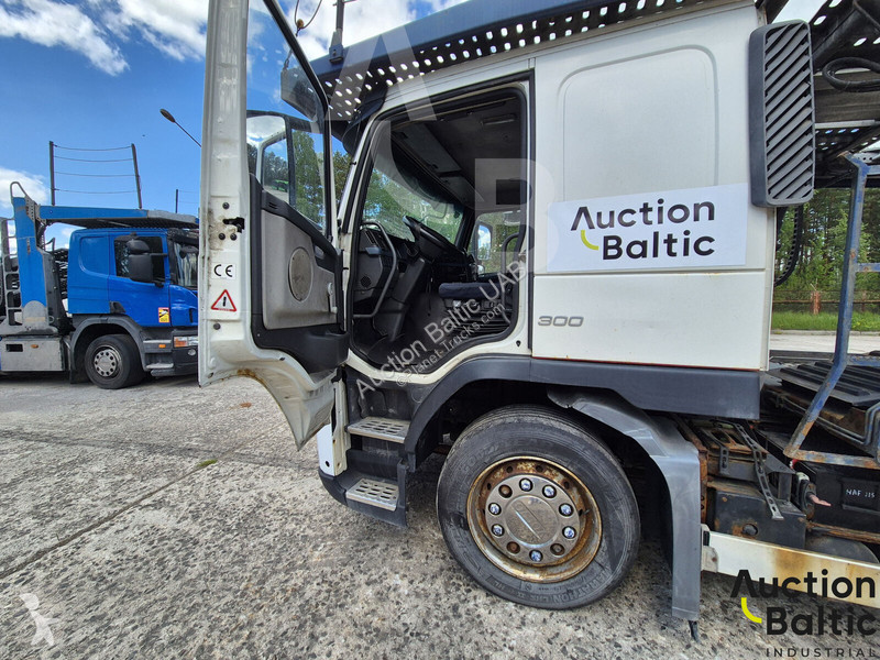 جرار Volvo 300