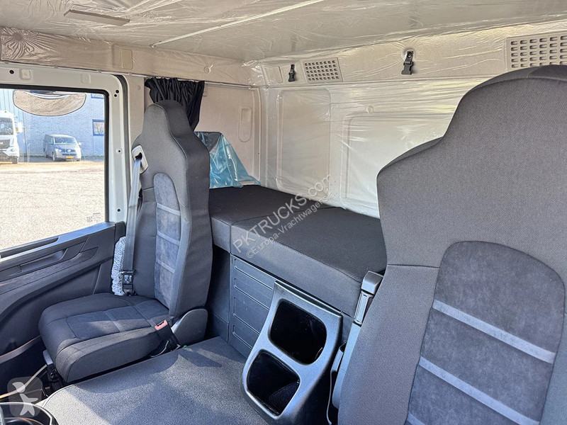 جرار Iveco T-Way AT720T43TH AT ADR Tractor Head...