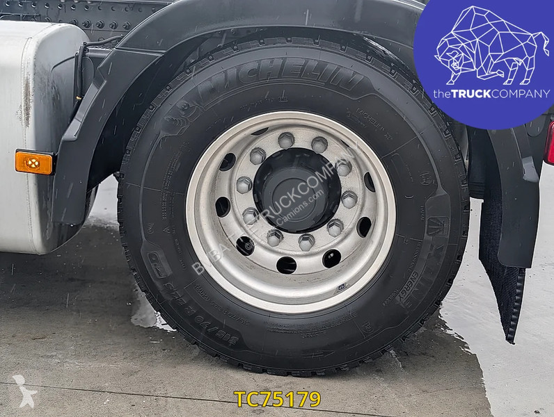 جرار Volvo 500