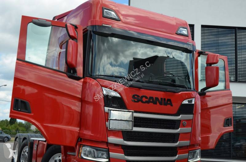 Влекач Scania