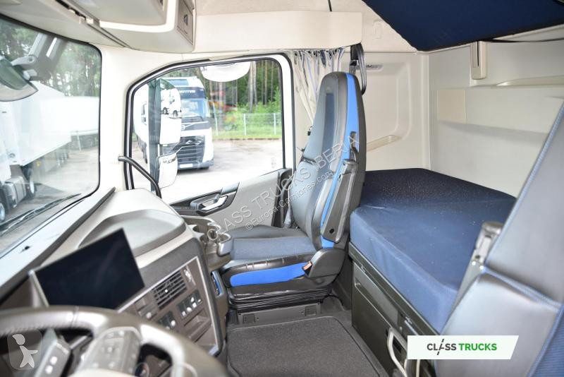 جرار Volvo 500 Globetrotter XL Retarder...