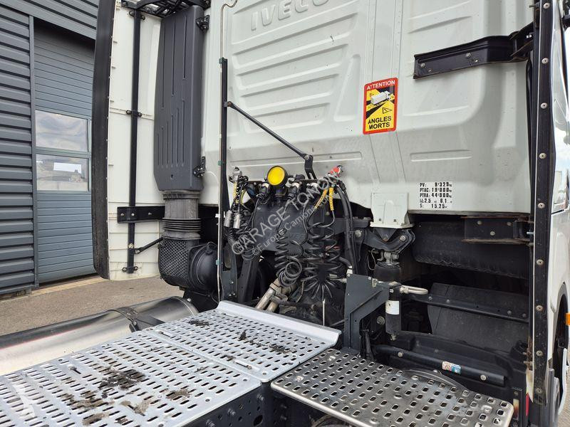 جرار Iveco 460 GNL / INTARDER