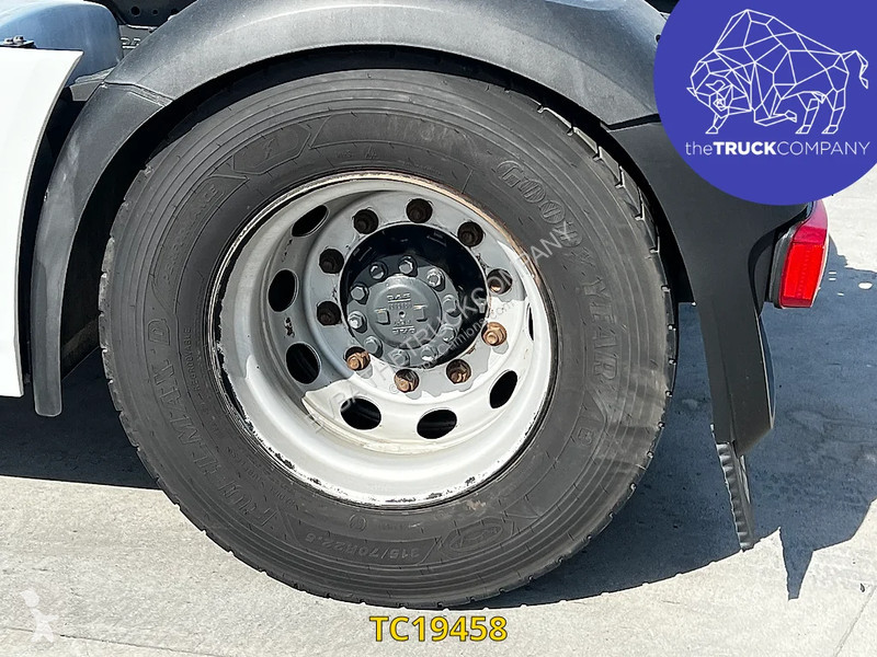 جرار DAF 530