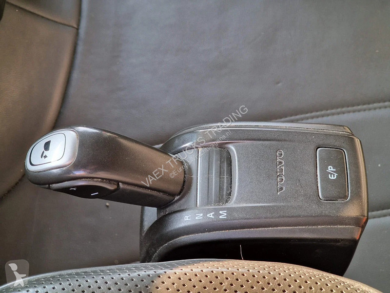 جرار Volvo 13500 Globetrotter XL 4x2 - Low deck...