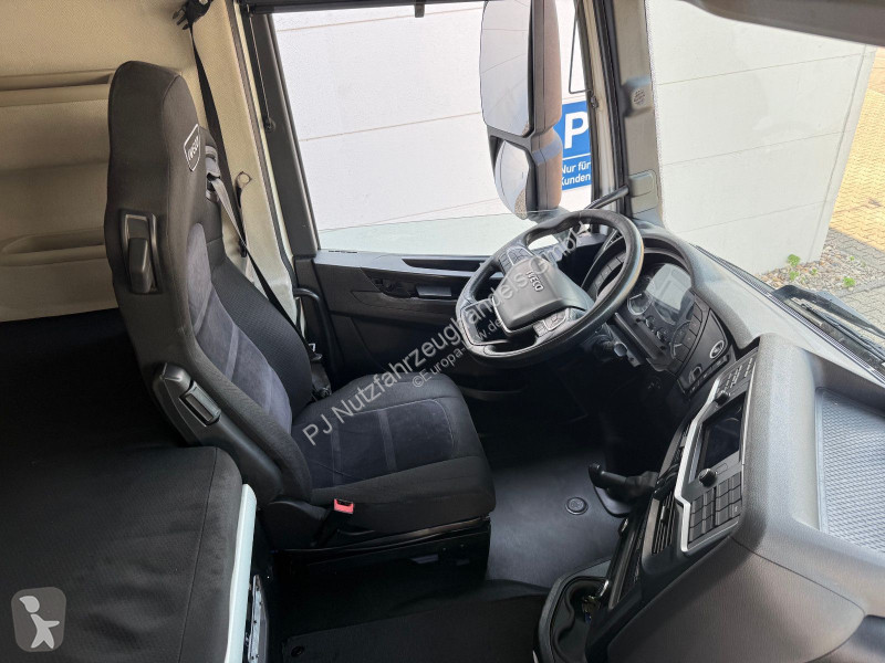 Iveco S460 tractor unit