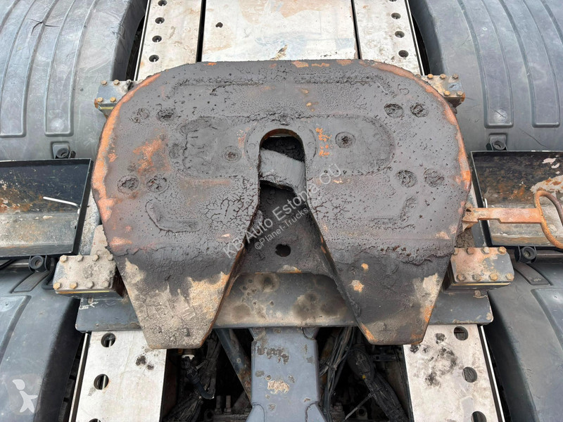جرار Volvo 750 8x4 GCW 185 ton / GLOBE XL /...