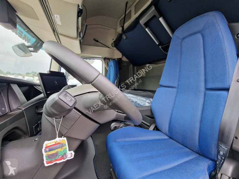 جرار Volvo 13500 Aero Globetrotter XL 4x2 - New...