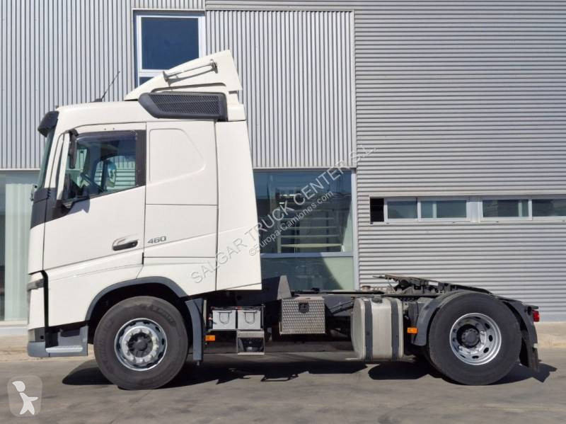 جرار Volvo