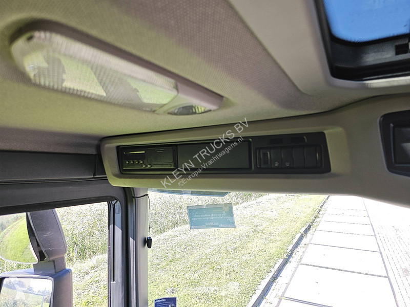 Trekker Scania P360 HYBRID CP17