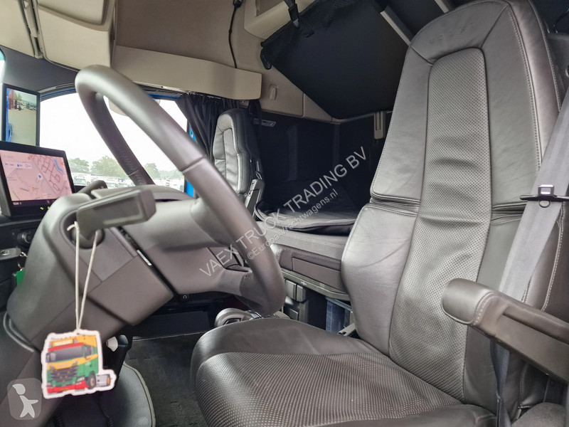 Trekker Volvo 13500 Globetrotter XXL Aero -...