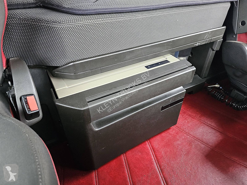 Trekker Volvo 460 6X2 XENON SKIRTS