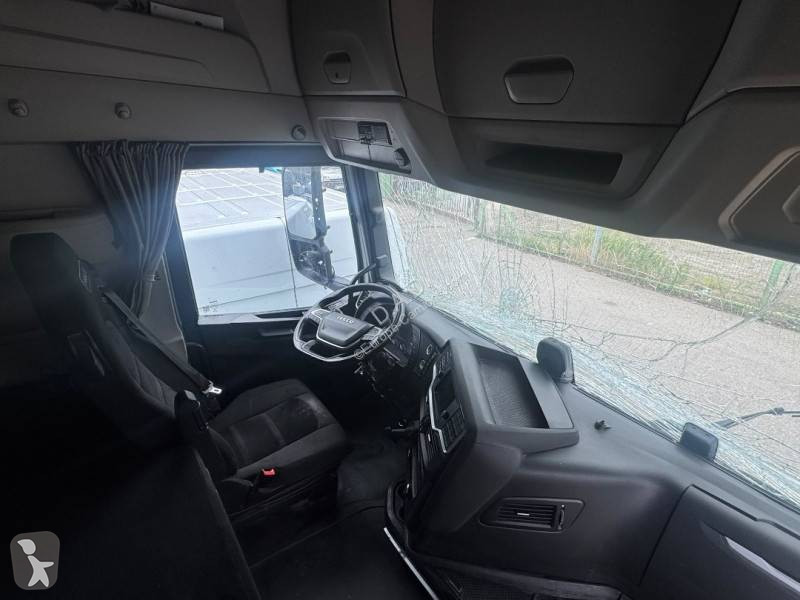 Tahač Iveco 460