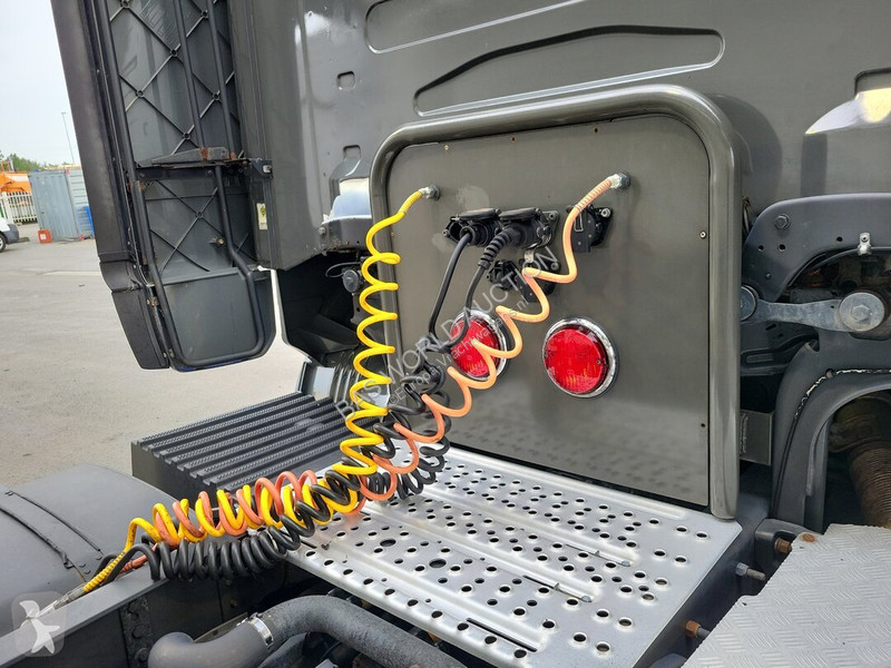 Tahač Scania 440