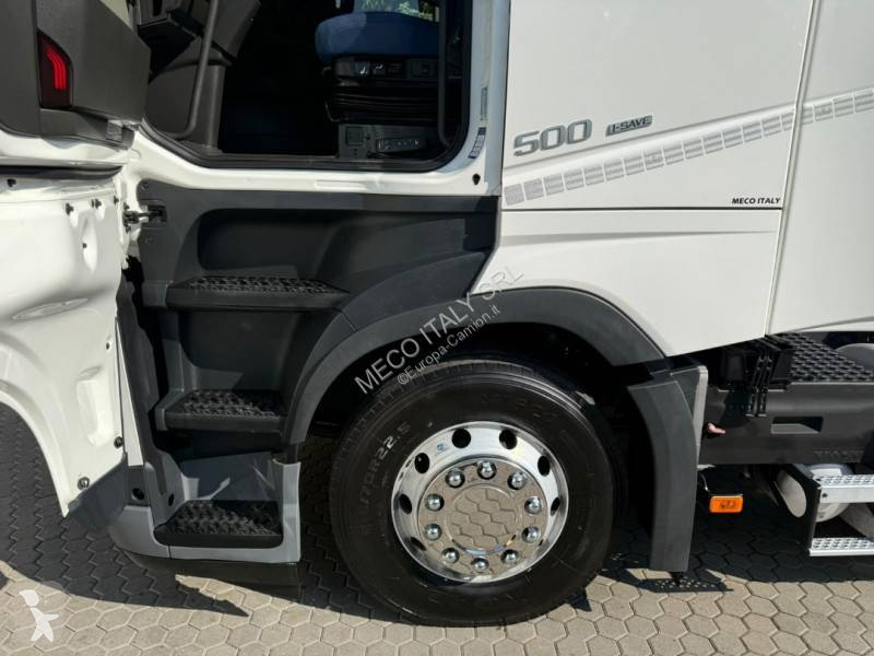 Tahač Volvo 500