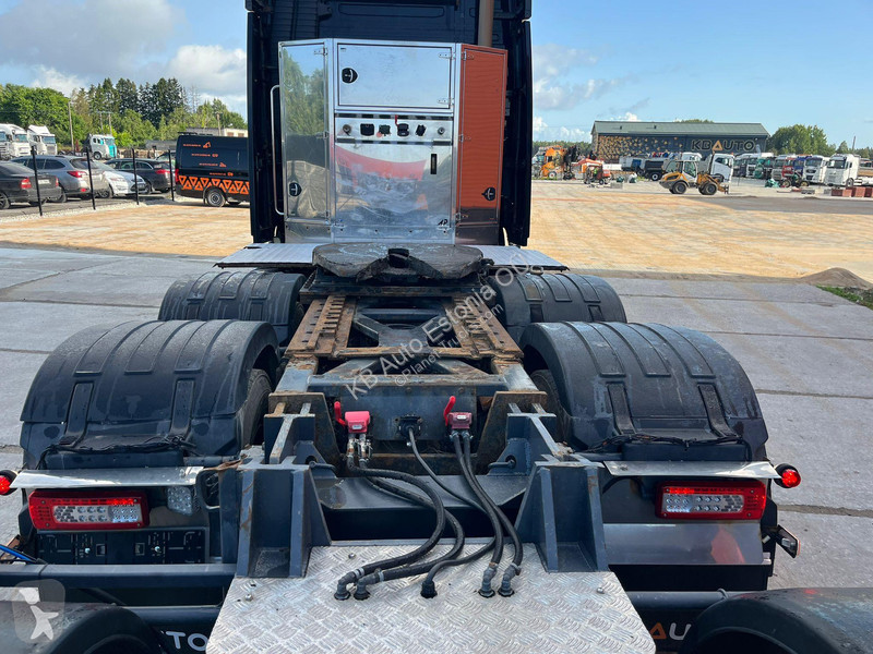 Cabeza tractora Volvo 750 8x4 GCW 90 ton /...