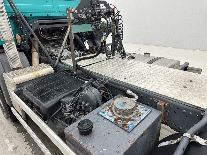 Nyergesvontató Mercedes 3343 - 6x6 - nieuwstaat