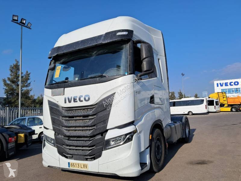 Nyergesvontató Iveco 530