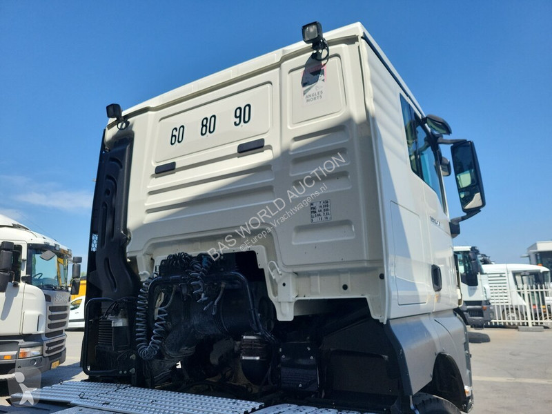 Cap tractor MAN 18.470