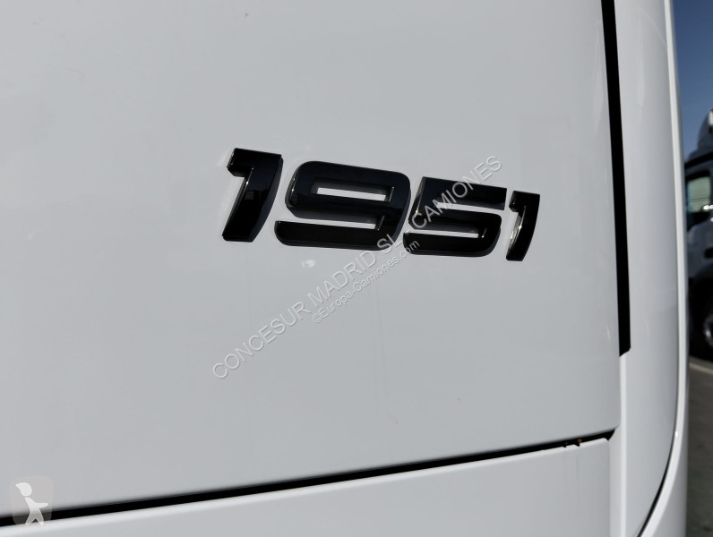 Тягач Mercedes  1851LS