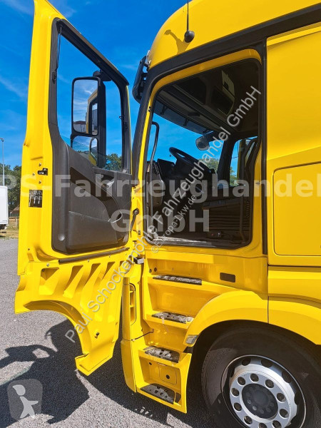 Тягач Mercedes 5 1853...