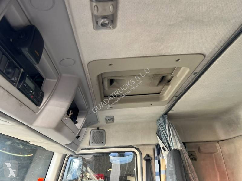 Ciągnik siodłowy Volvo 320-18