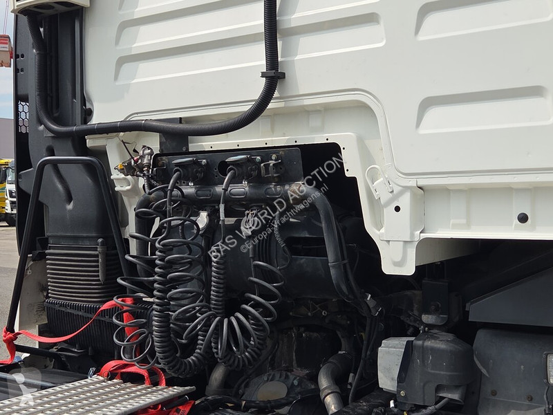 Traktor MAN 18.460