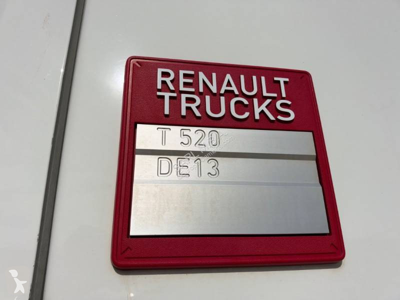 جرار Renault 520