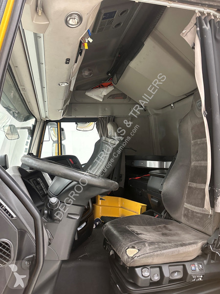 جرار Iveco 460