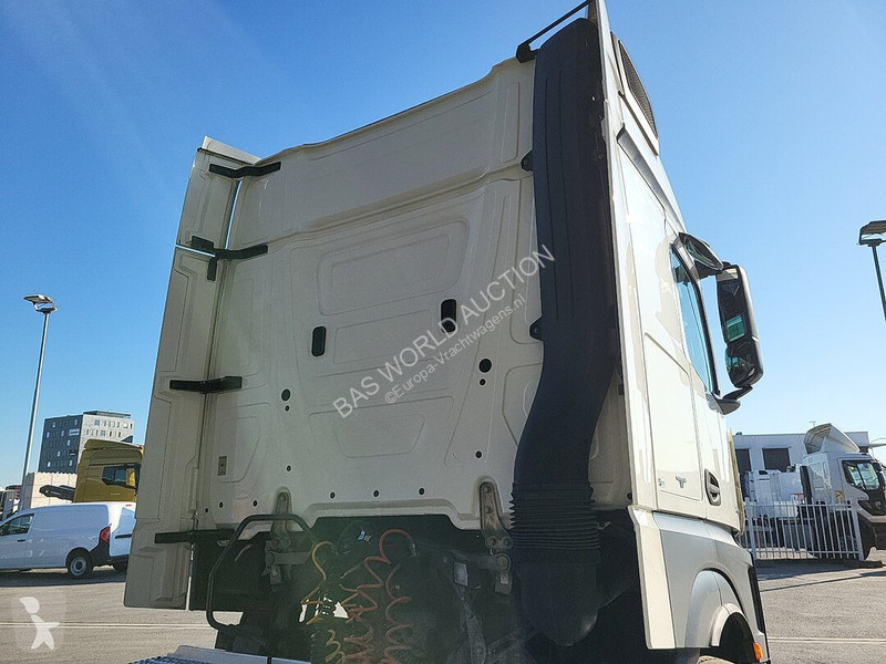 جرار Mercedes 2443