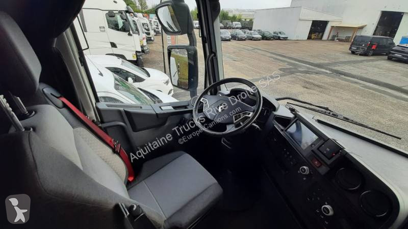 Renault 520 T4X2 E6 tractor unit