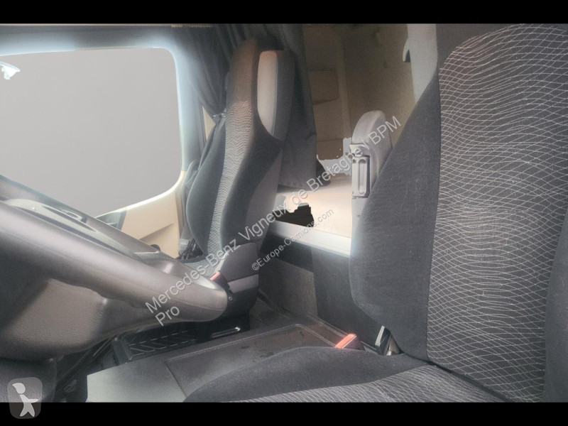Mercedes II 1842 StreamSpace 2.3m 6 tractor unit