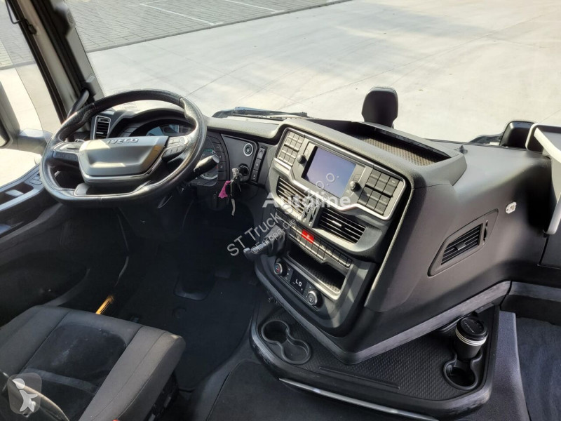 Iveco 460 tractor unit