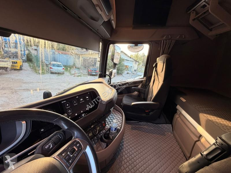 DAF 530 tractor unit