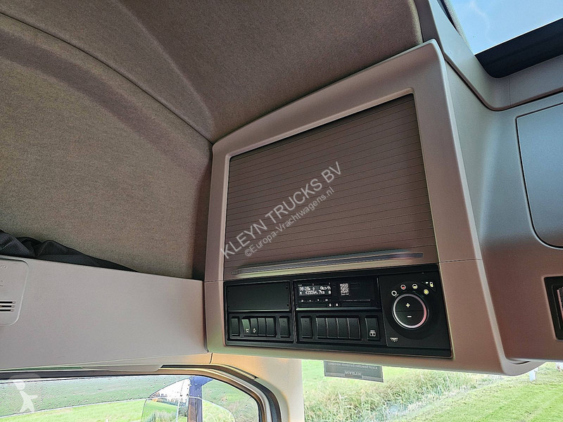 Volvo 500 XL tractor unit