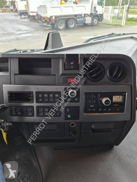 Renault 520 T6X2 PUSHER E6 tractor unit