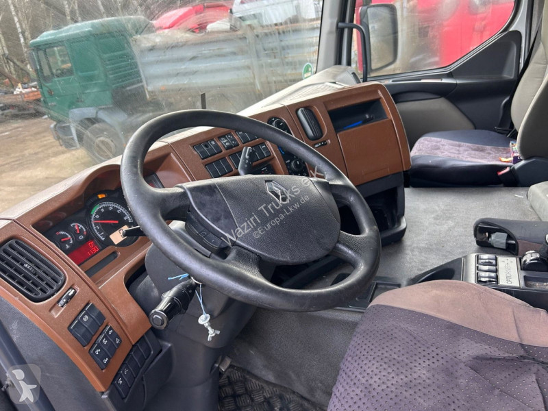 Tahač Renault