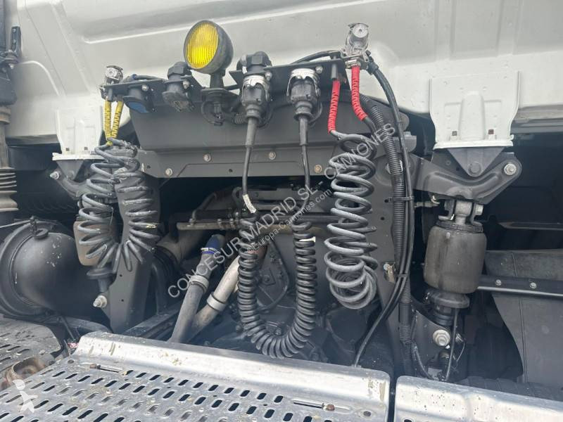 Iveco AS440S49T/P tractor unit