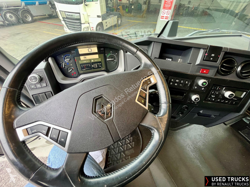 Tahač Renault
