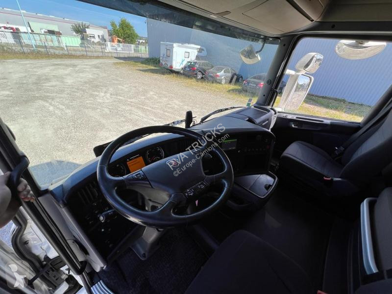 Tahač Scania 490