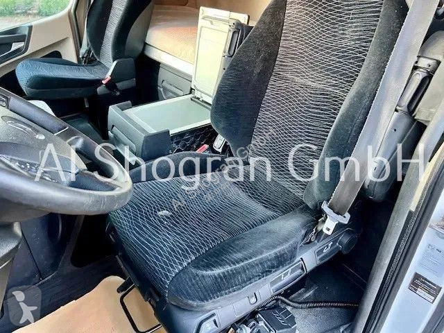 Tahač Mercedes 1851...
